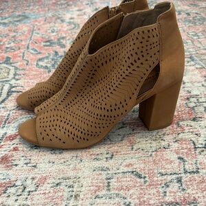 Gianni Bini Peep Toe Tan Shoes Size 10